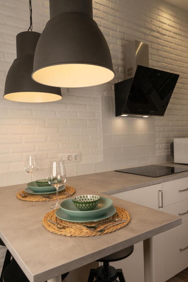 Apartsuite B&R Triana Arellano เซบีญา ภายนอก รูปภาพ