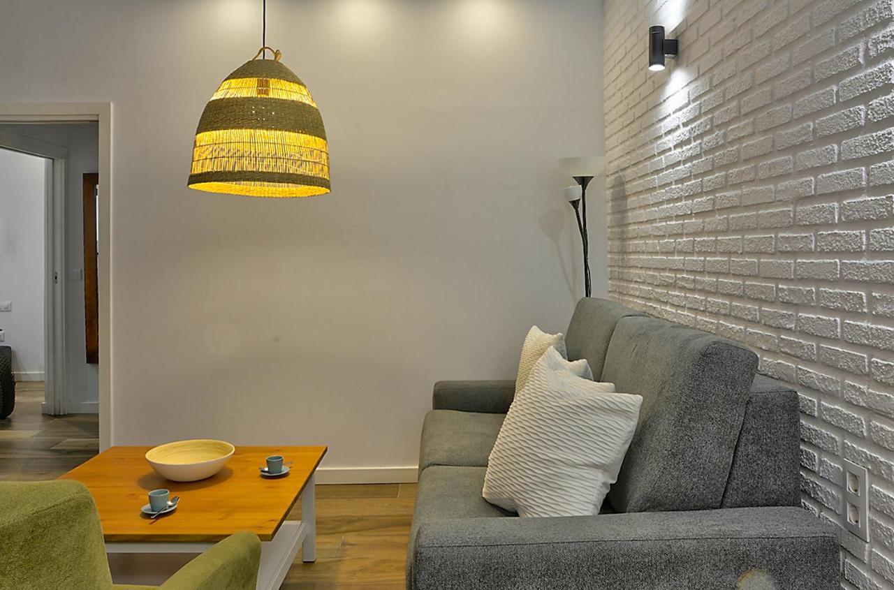 Apartsuite B&R Triana Arellano เซบีญา ภายนอก รูปภาพ