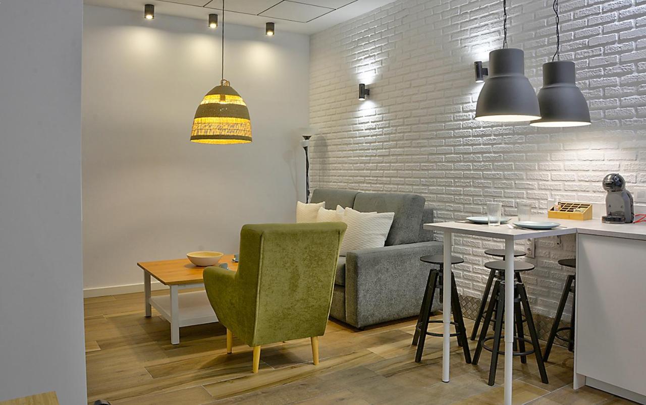 Apartsuite B&R Triana Arellano เซบีญา ภายนอก รูปภาพ