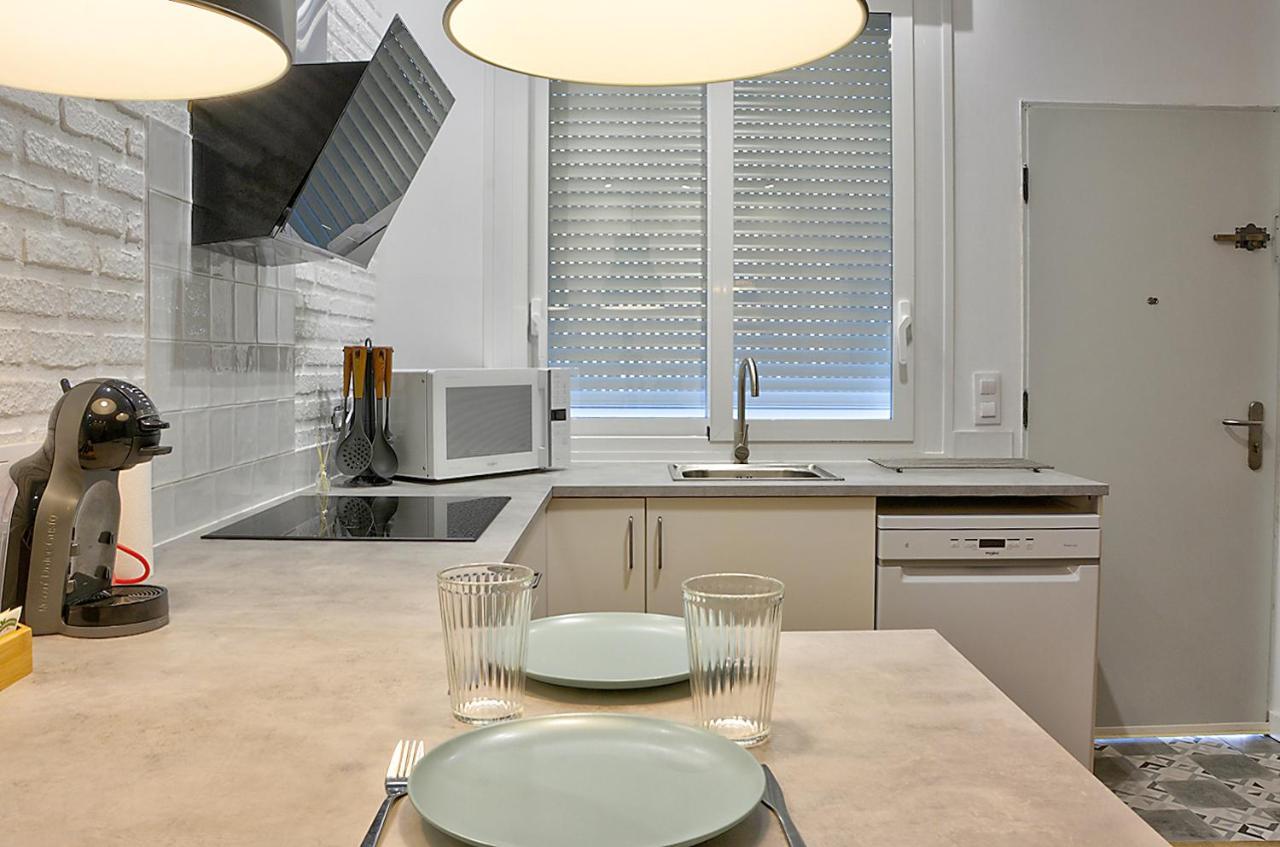 Apartsuite B&R Triana Arellano เซบีญา ภายนอก รูปภาพ