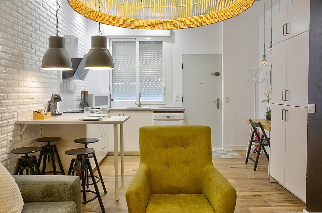 Apartsuite B&R Triana Arellano เซบีญา ภายนอก รูปภาพ