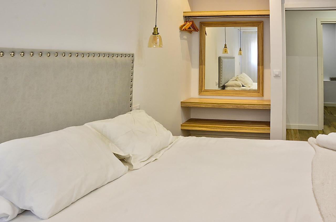 Apartsuite B&R Triana Arellano เซบีญา ภายนอก รูปภาพ