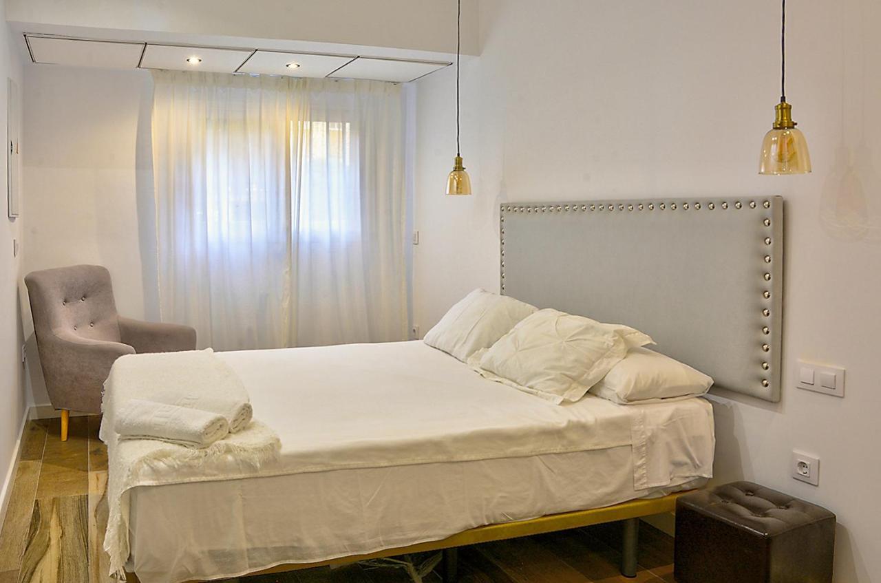 Apartsuite B&R Triana Arellano เซบีญา ภายนอก รูปภาพ